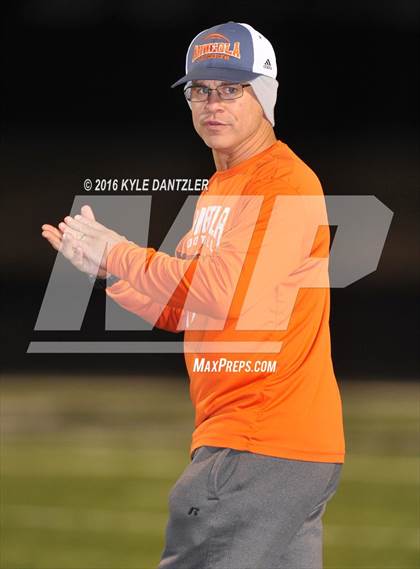 Thumbnail 3 in Mineola vs. Pottsboro (UIL 3A Division 1 Region 2 Final) photogallery.