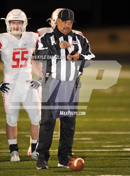 Thumbnail 3 in Mineola vs. Pottsboro (UIL 3A Division 1 Region 2 Final) photogallery.