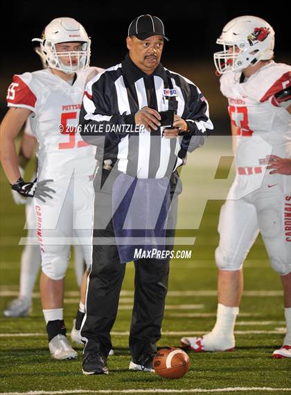 Thumbnail 2 in Mineola vs. Pottsboro (UIL 3A Division 1 Region 2 Final) photogallery.