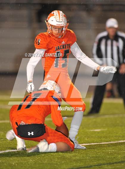 Thumbnail 1 in Mineola vs. Pottsboro (UIL 3A Division 1 Region 2 Final) photogallery.
