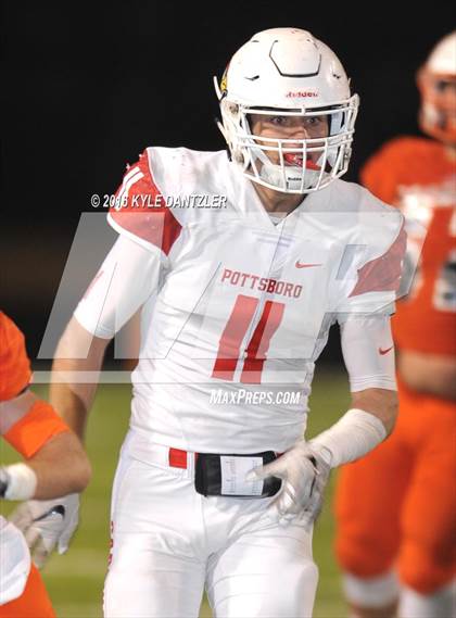 Thumbnail 1 in Mineola vs. Pottsboro (UIL 3A Division 1 Region 2 Final) photogallery.