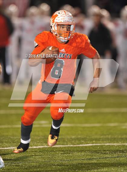 Thumbnail 2 in Mineola vs. Pottsboro (UIL 3A Division 1 Region 2 Final) photogallery.