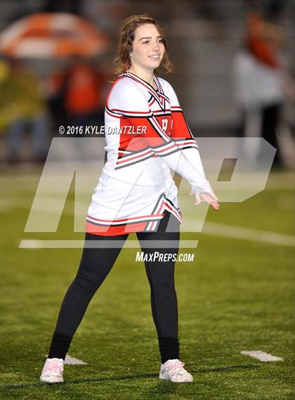 Thumbnail 1 in Mineola vs. Pottsboro (UIL 3A Division 1 Region 2 Final) photogallery.