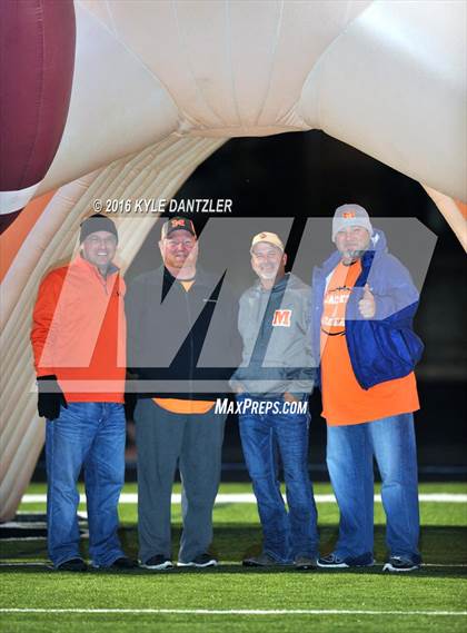Thumbnail 2 in Mineola vs. Pottsboro (UIL 3A Division 1 Region 2 Final) photogallery.