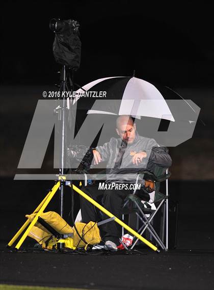 Thumbnail 3 in Mineola vs. Pottsboro (UIL 3A Division 1 Region 2 Final) photogallery.