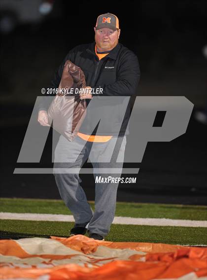 Thumbnail 1 in Mineola vs. Pottsboro (UIL 3A Division 1 Region 2 Final) photogallery.