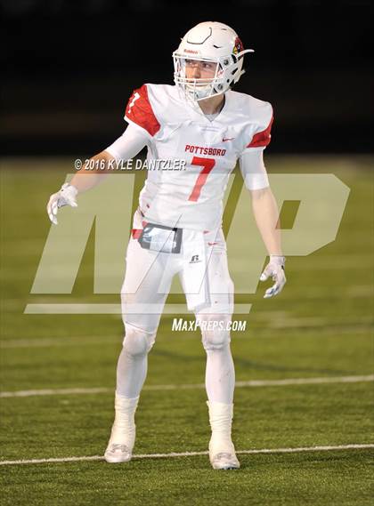 Thumbnail 3 in Mineola vs. Pottsboro (UIL 3A Division 1 Region 2 Final) photogallery.