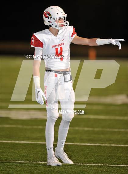 Thumbnail 2 in Mineola vs. Pottsboro (UIL 3A Division 1 Region 2 Final) photogallery.