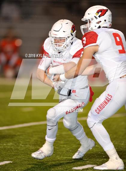 Thumbnail 2 in Mineola vs. Pottsboro (UIL 3A Division 1 Region 2 Final) photogallery.