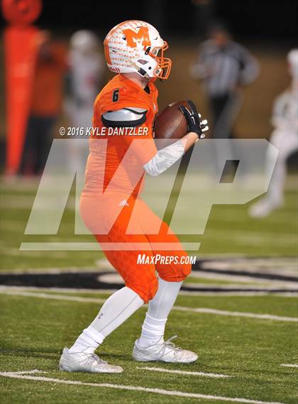 Thumbnail 3 in Mineola vs. Pottsboro (UIL 3A Division 1 Region 2 Final) photogallery.