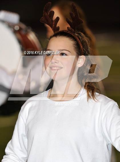 Thumbnail 1 in Mineola vs. Pottsboro (UIL 3A Division 1 Region 2 Final) photogallery.