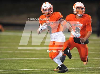 Thumbnail 1 in Mineola vs. Pottsboro (UIL 3A Division 1 Region 2 Final) photogallery.