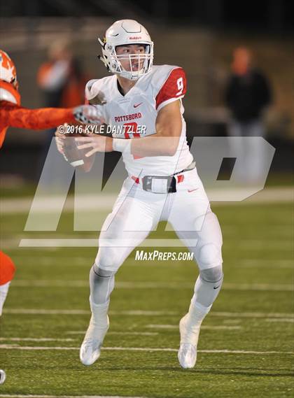 Thumbnail 3 in Mineola vs. Pottsboro (UIL 3A Division 1 Region 2 Final) photogallery.