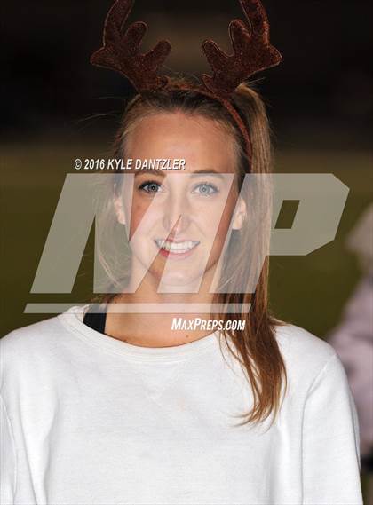 Thumbnail 1 in Mineola vs. Pottsboro (UIL 3A Division 1 Region 2 Final) photogallery.