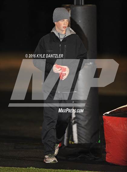 Thumbnail 1 in Mineola vs. Pottsboro (UIL 3A Division 1 Region 2 Final) photogallery.