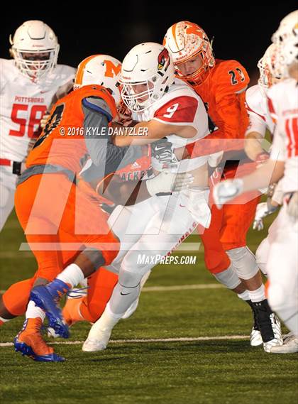Thumbnail 2 in Mineola vs. Pottsboro (UIL 3A Division 1 Region 2 Final) photogallery.