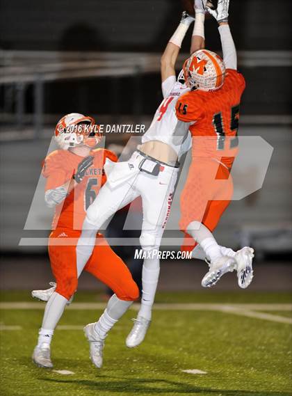 Thumbnail 3 in Mineola vs. Pottsboro (UIL 3A Division 1 Region 2 Final) photogallery.