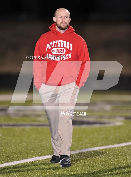 Thumbnail 1 in Mineola vs. Pottsboro (UIL 3A Division 1 Region 2 Final) photogallery.