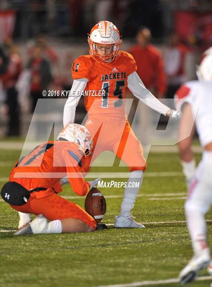 Thumbnail 1 in Mineola vs. Pottsboro (UIL 3A Division 1 Region 2 Final) photogallery.