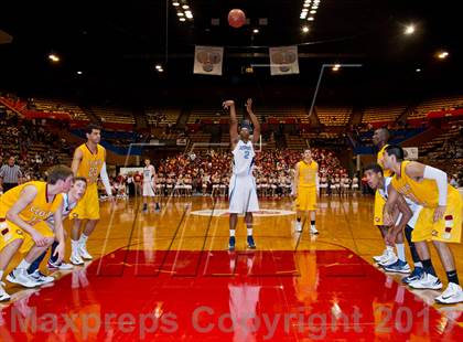 Thumbnail 2 in  Clovis West vs. Bullard (CS CIF D1 Final) photogallery.