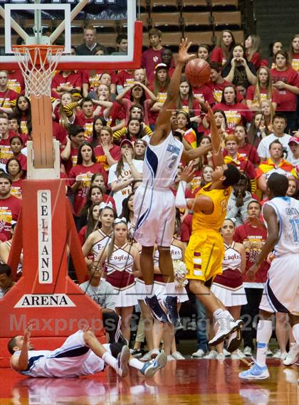 Thumbnail 2 in  Clovis West vs. Bullard (CS CIF D1 Final) photogallery.