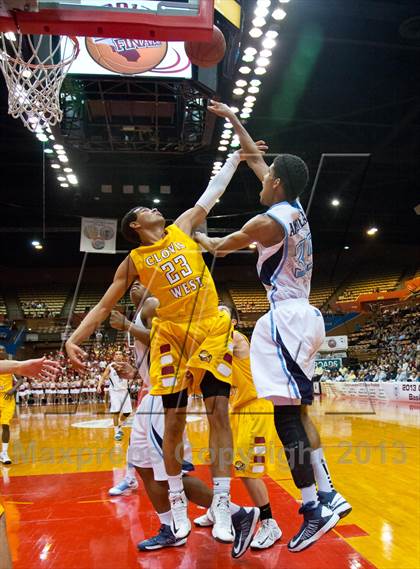 Thumbnail 1 in  Clovis West vs. Bullard (CS CIF D1 Final) photogallery.
