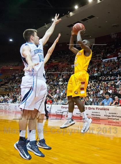 Thumbnail 2 in  Clovis West vs. Bullard (CS CIF D1 Final) photogallery.