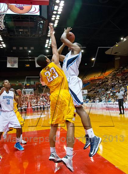 Thumbnail 2 in  Clovis West vs. Bullard (CS CIF D1 Final) photogallery.