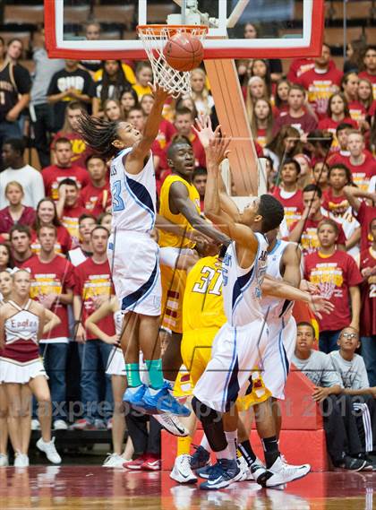 Thumbnail 3 in  Clovis West vs. Bullard (CS CIF D1 Final) photogallery.