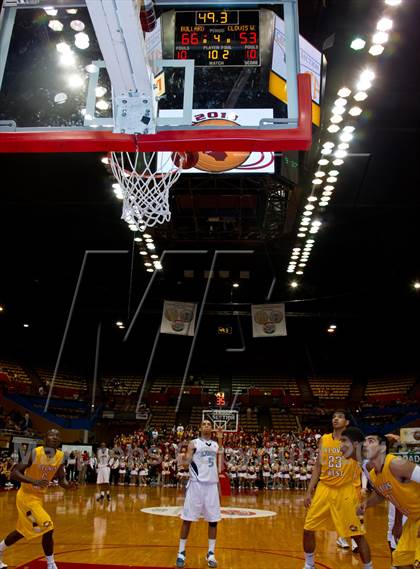 Thumbnail 3 in  Clovis West vs. Bullard (CS CIF D1 Final) photogallery.