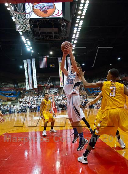 Thumbnail 2 in  Clovis West vs. Bullard (CS CIF D1 Final) photogallery.