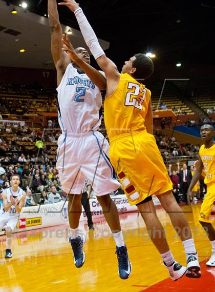 Thumbnail 2 in  Clovis West vs. Bullard (CS CIF D1 Final) photogallery.