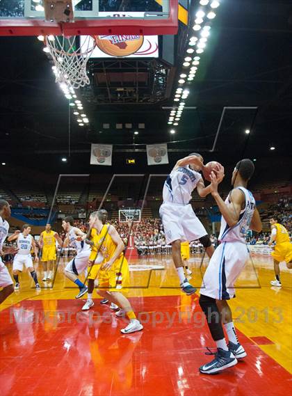 Thumbnail 1 in  Clovis West vs. Bullard (CS CIF D1 Final) photogallery.