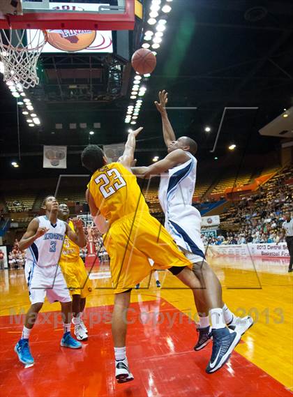 Thumbnail 3 in  Clovis West vs. Bullard (CS CIF D1 Final) photogallery.