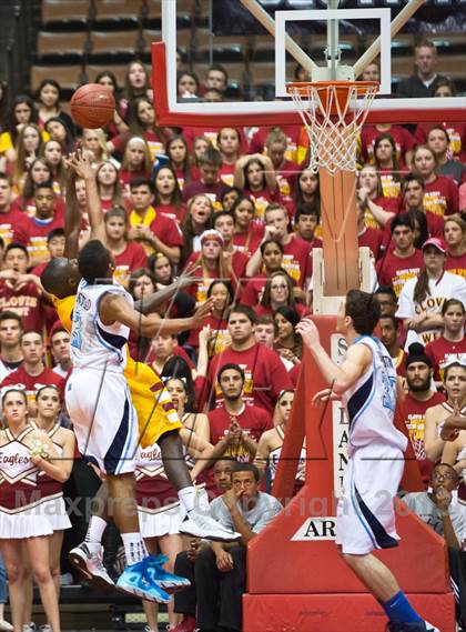 Thumbnail 2 in  Clovis West vs. Bullard (CS CIF D1 Final) photogallery.