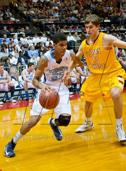 Thumbnail 1 in  Clovis West vs. Bullard (CS CIF D1 Final) photogallery.