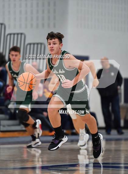 Thumbnail 2 in Manasquan vs Colts Neck (WOMB Christmas Classic) photogallery.