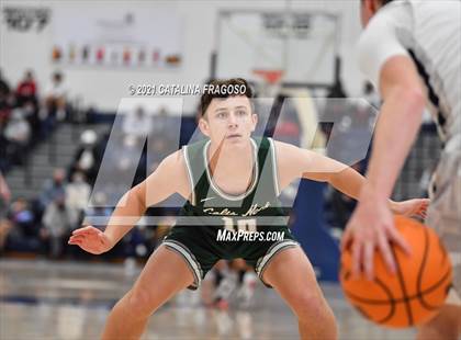 Thumbnail 3 in Manasquan vs Colts Neck (WOMB Christmas Classic) photogallery.