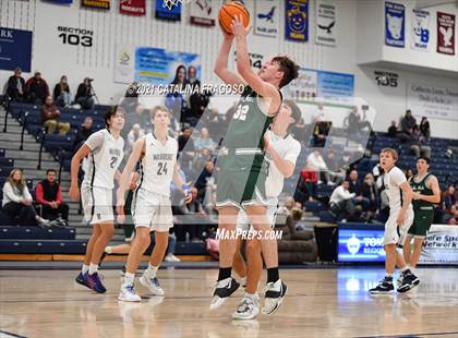 Thumbnail 1 in Manasquan vs Colts Neck (WOMB Christmas Classic) photogallery.