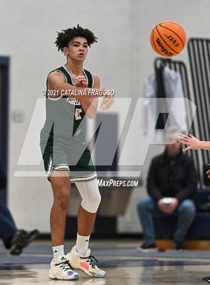 Thumbnail 3 in Manasquan vs Colts Neck (WOMB Christmas Classic) photogallery.