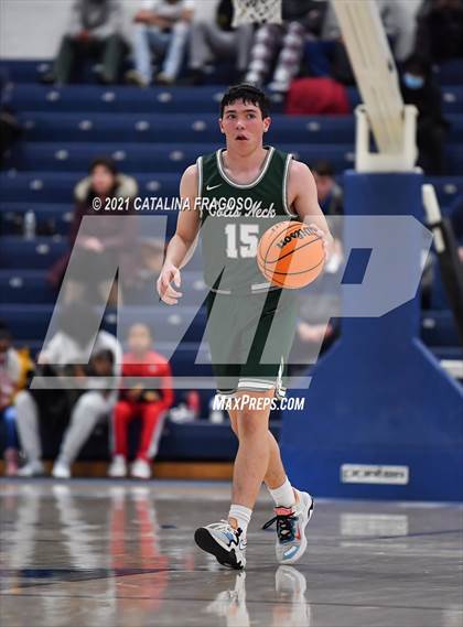 Thumbnail 3 in Manasquan vs Colts Neck (WOMB Christmas Classic) photogallery.