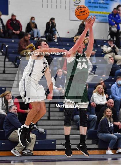 Thumbnail 2 in Manasquan vs Colts Neck (WOMB Christmas Classic) photogallery.