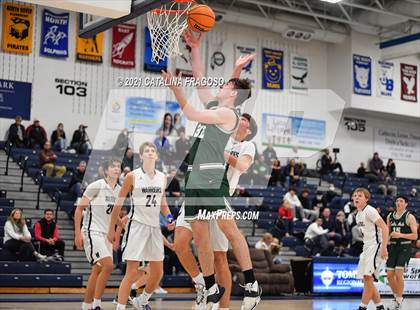 Thumbnail 2 in Manasquan vs Colts Neck (WOMB Christmas Classic) photogallery.