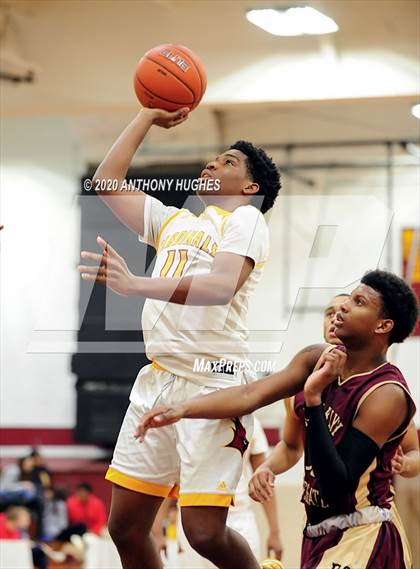 Thumbnail 2 in Brooklyn Collegiate vs. Cardinal Hayes (Apparel Challenge) photogallery.