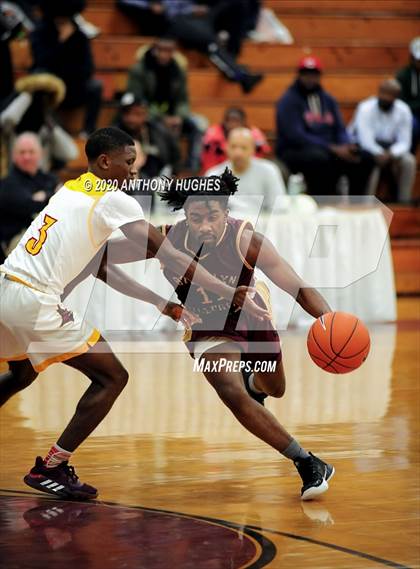 Thumbnail 2 in Brooklyn Collegiate vs. Cardinal Hayes (Apparel Challenge) photogallery.
