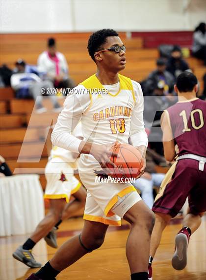 Thumbnail 2 in Brooklyn Collegiate vs. Cardinal Hayes (Apparel Challenge) photogallery.