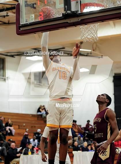 Thumbnail 3 in Brooklyn Collegiate vs. Cardinal Hayes (Apparel Challenge) photogallery.