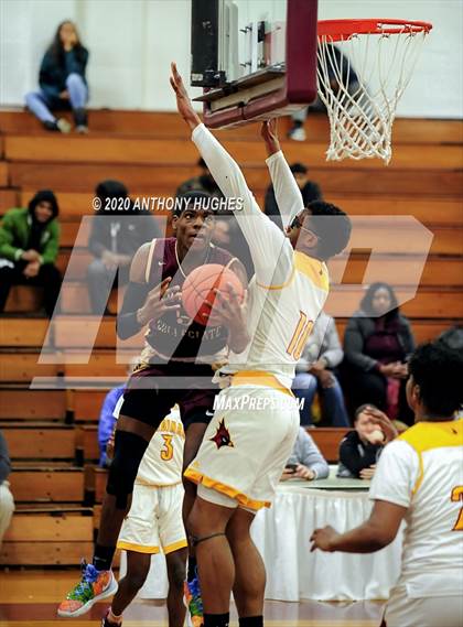 Thumbnail 3 in Brooklyn Collegiate vs. Cardinal Hayes (Apparel Challenge) photogallery.