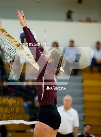 Thumbnail 3 in Kingston vs. Warwick (Section 9 Class AA Final) photogallery.