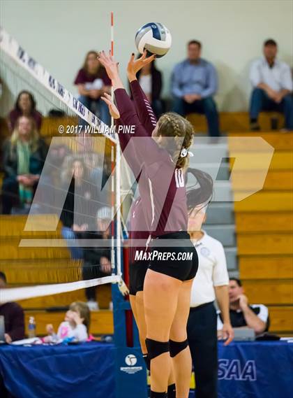 Thumbnail 2 in Kingston vs. Warwick (Section 9 Class AA Final) photogallery.